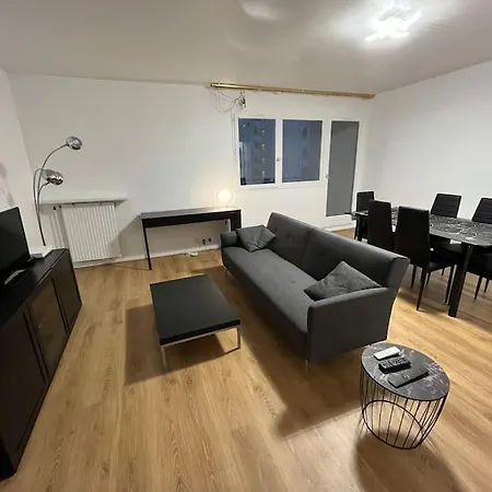 4 Pieces A Avec Parking Pres Du Centre/lac Apartment