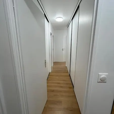 Appartement 4 Pieces A Avec Parking Pres Du Centre/lac *